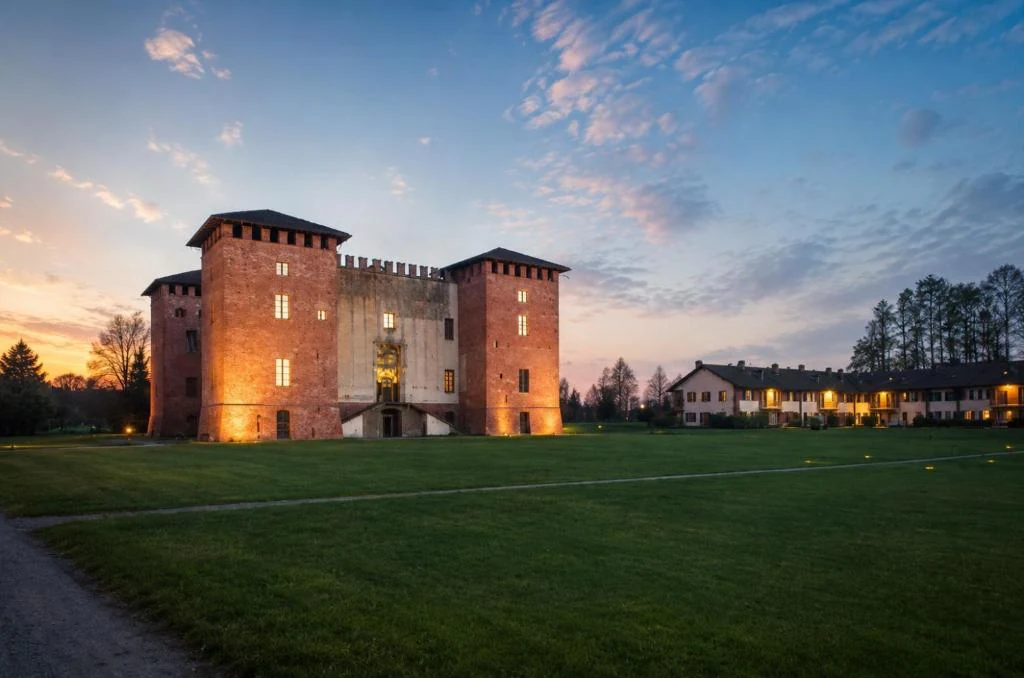 Castello Tolcinasco al tramonto